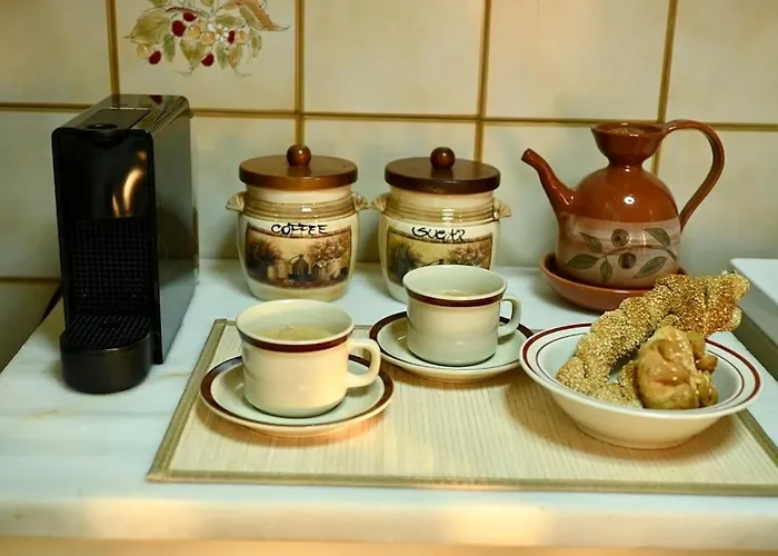 فيلة The Teacher's House