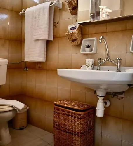 فيلة The Teacher's House *